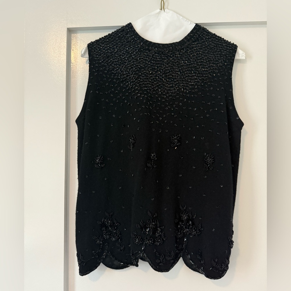 Vintage beaded sweater top fits like M; wool and beads